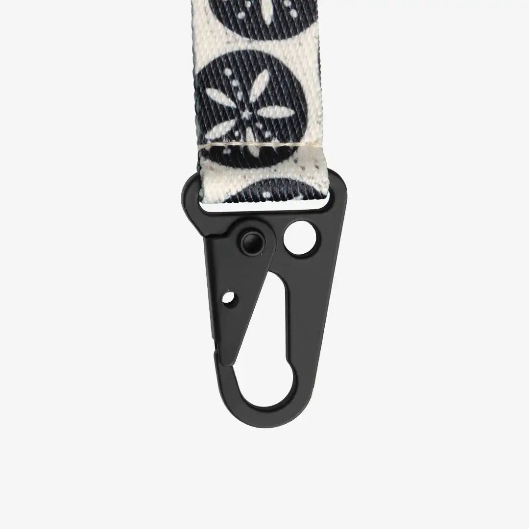 Sand Dollar Black - Keychain Clip